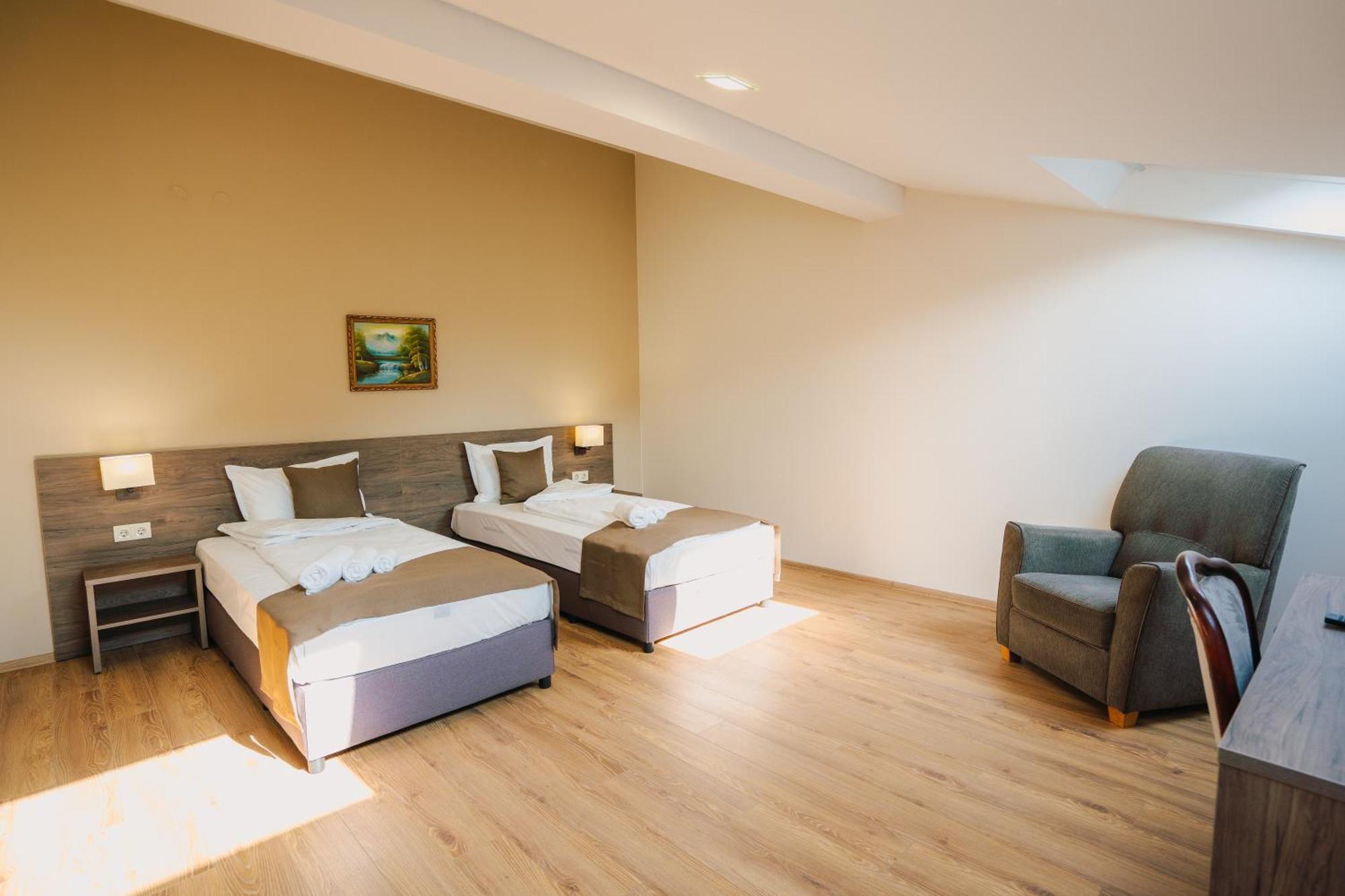 Hotel Хотел Театъръ Plewen Exterior foto
