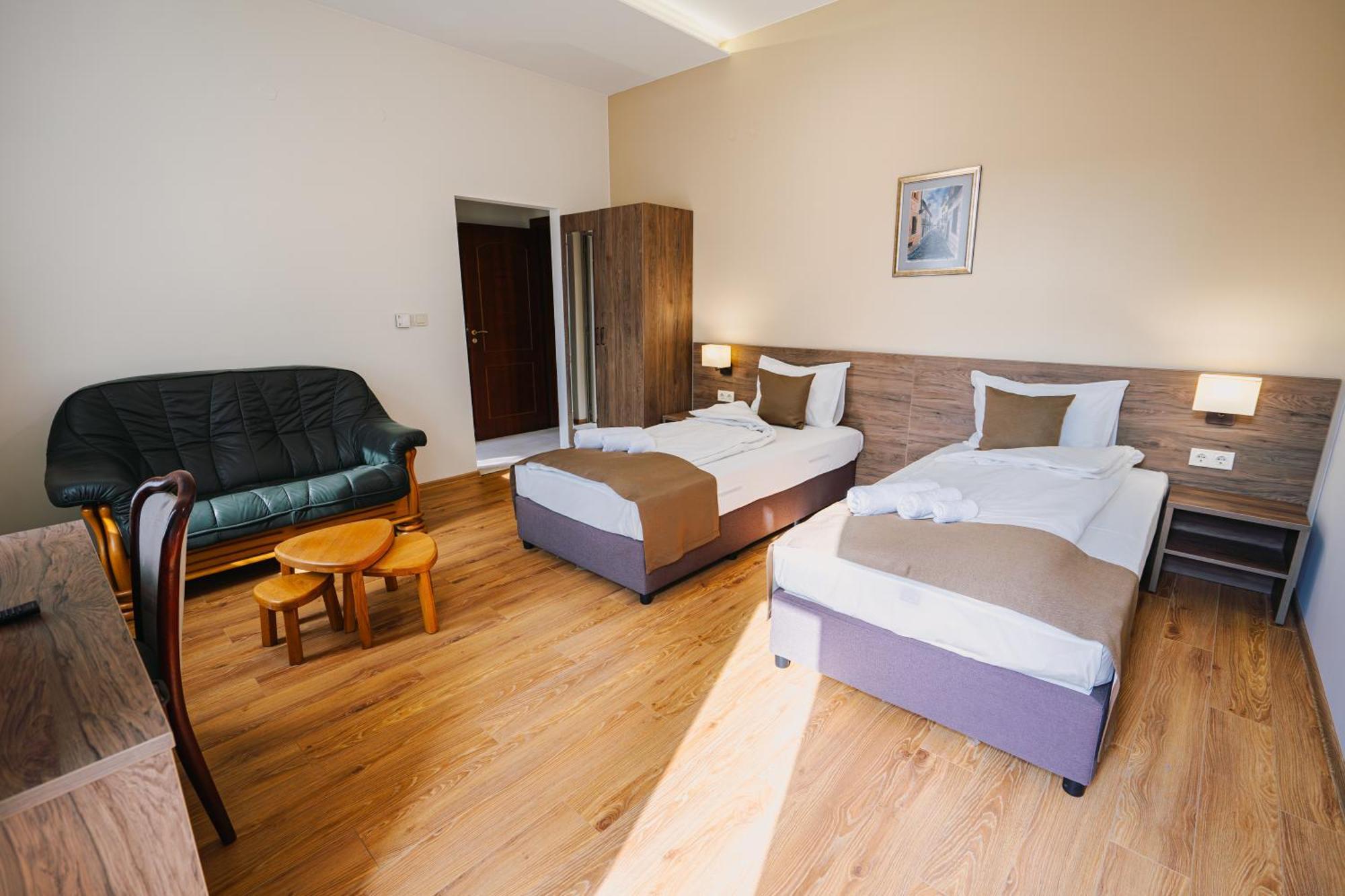 Hotel Хотел Театъръ Plewen Exterior foto